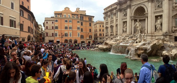 Trevi-Fountain-Crowds-Rome